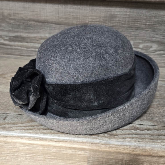 Groupo Italiano grey wool hat with with black trim. Made in Italy - Picture 2 of 6
